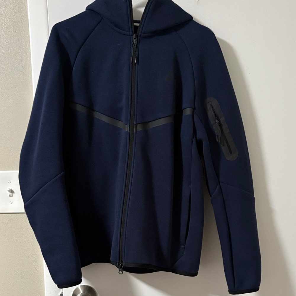Nike men’s navy  tech  Hoodie